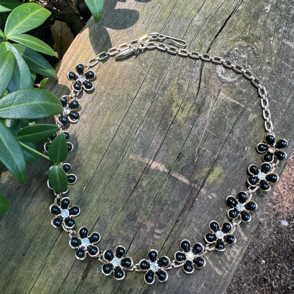 Flower Resin Necklace Unsigned Coro